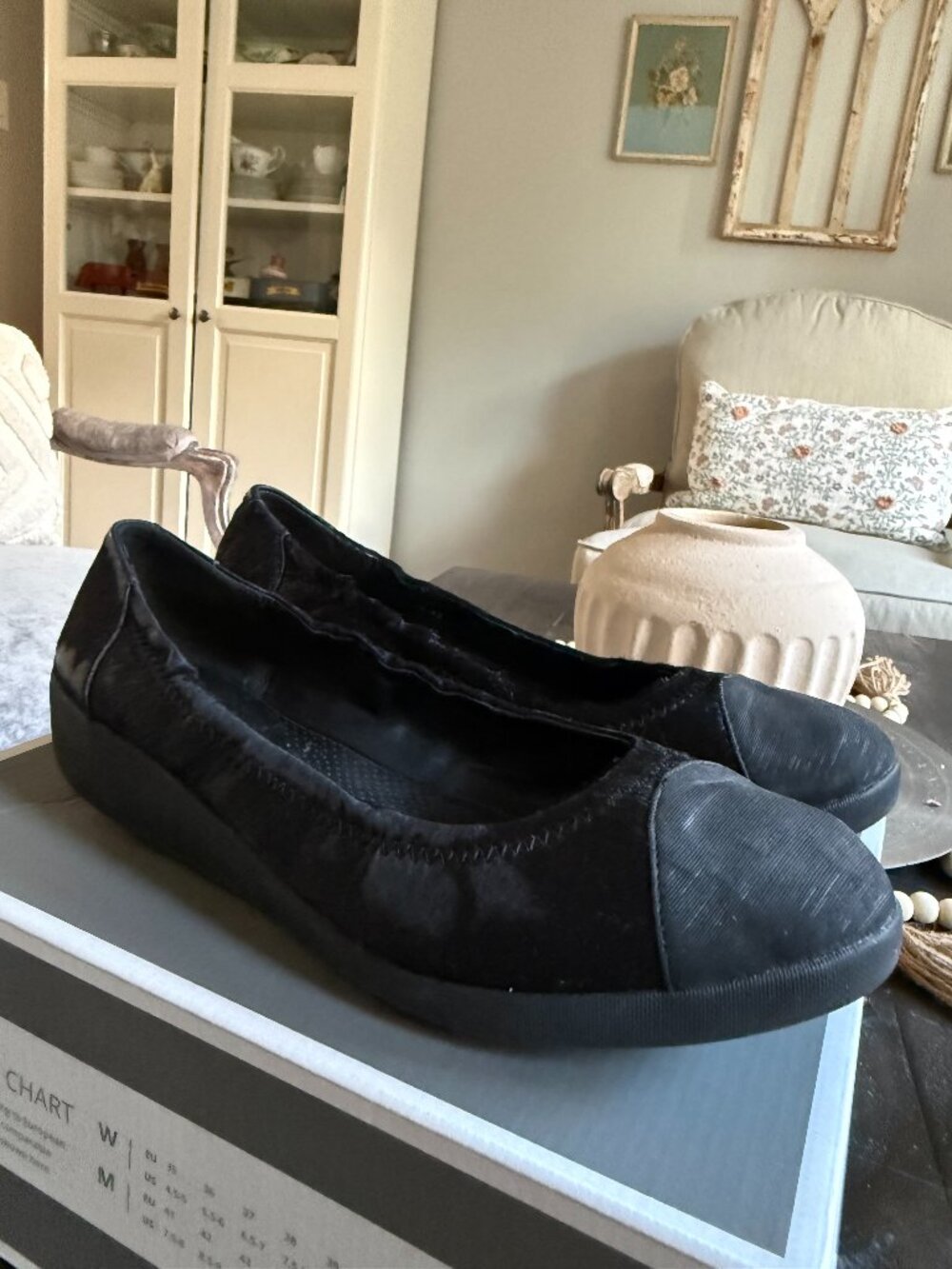 Fitflop Ballet flats size 10 with faux fur